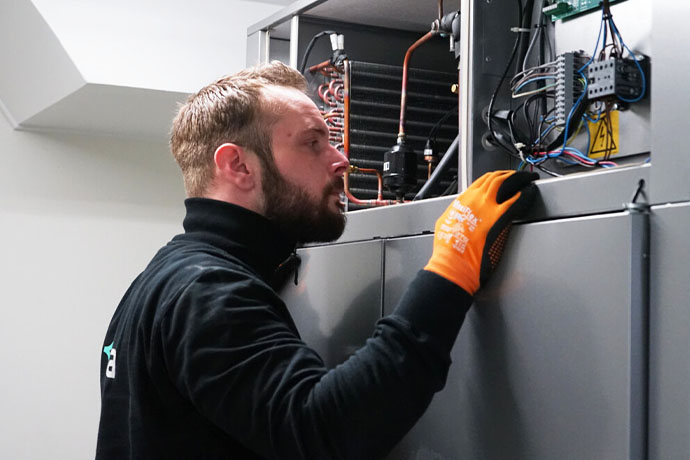 Servicetekniker i tvättstuga