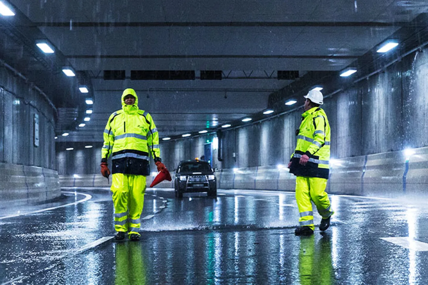 Två medarbetare i en tunnel
