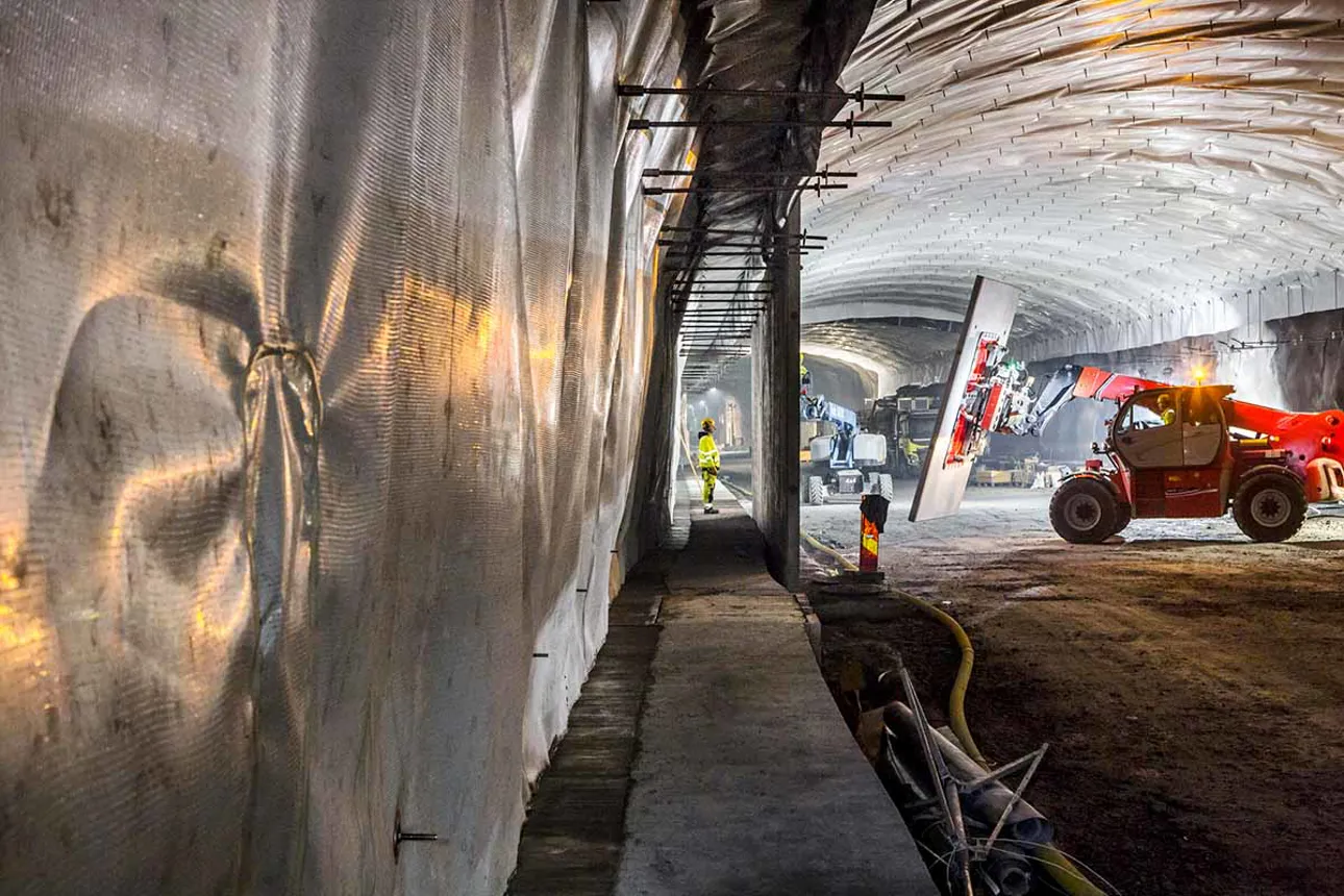 Installation of wall elements E4 Stockholm bypass