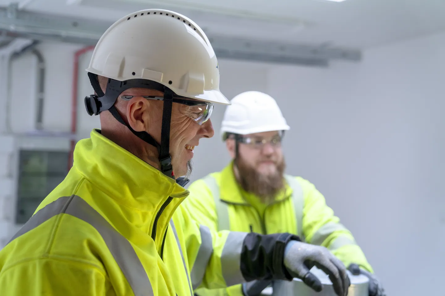 Två ventilationstekniker på Bravida