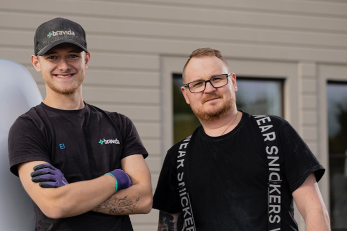 Två medarbetare Bravida Hudiksvall-Delsbo