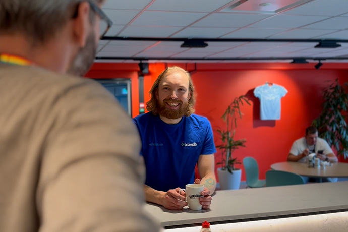 I bilden Hampus Holmberg och Anders Rosenbecker på Bravida